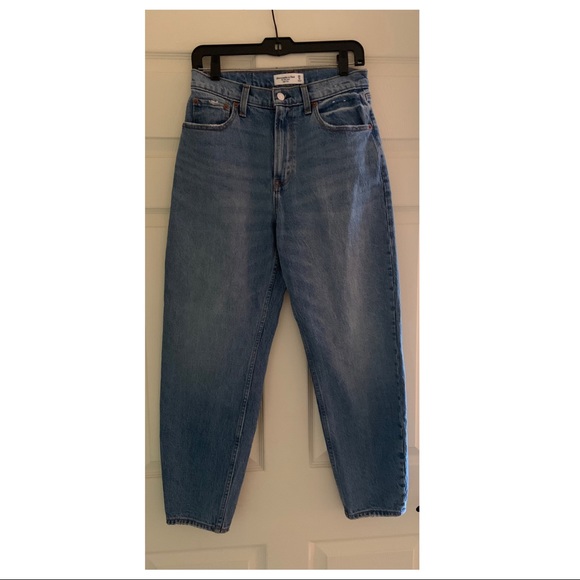 NWOT | Abercrombie High Rise 80’s Mom Jeans - Picture 6 of 7